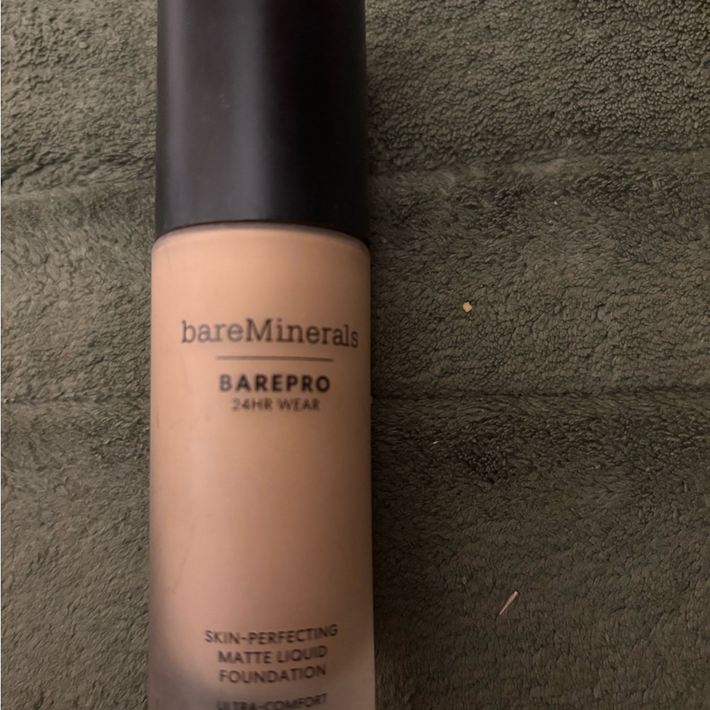 bareMinerals BAREPRO 24HR Wear Foundation - Tan